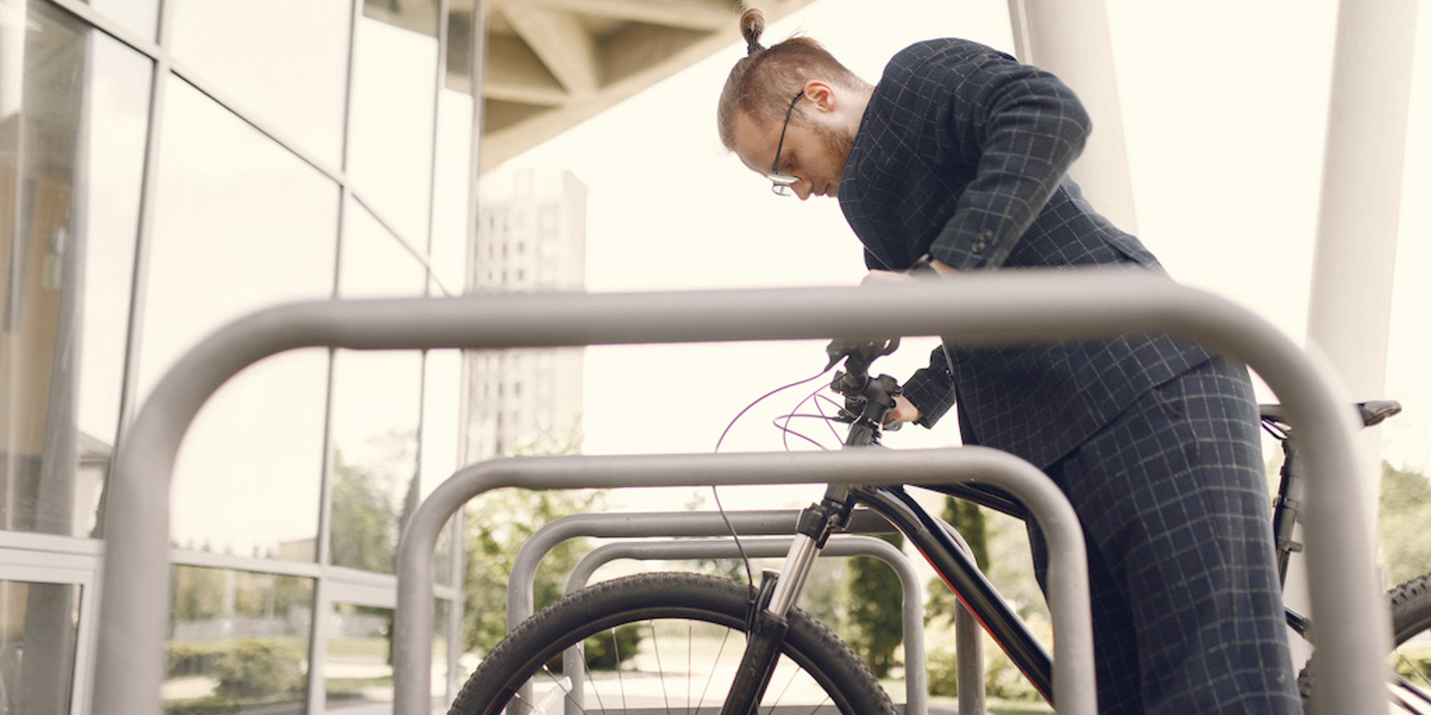 businessman-with-bicycle-summer-city-2